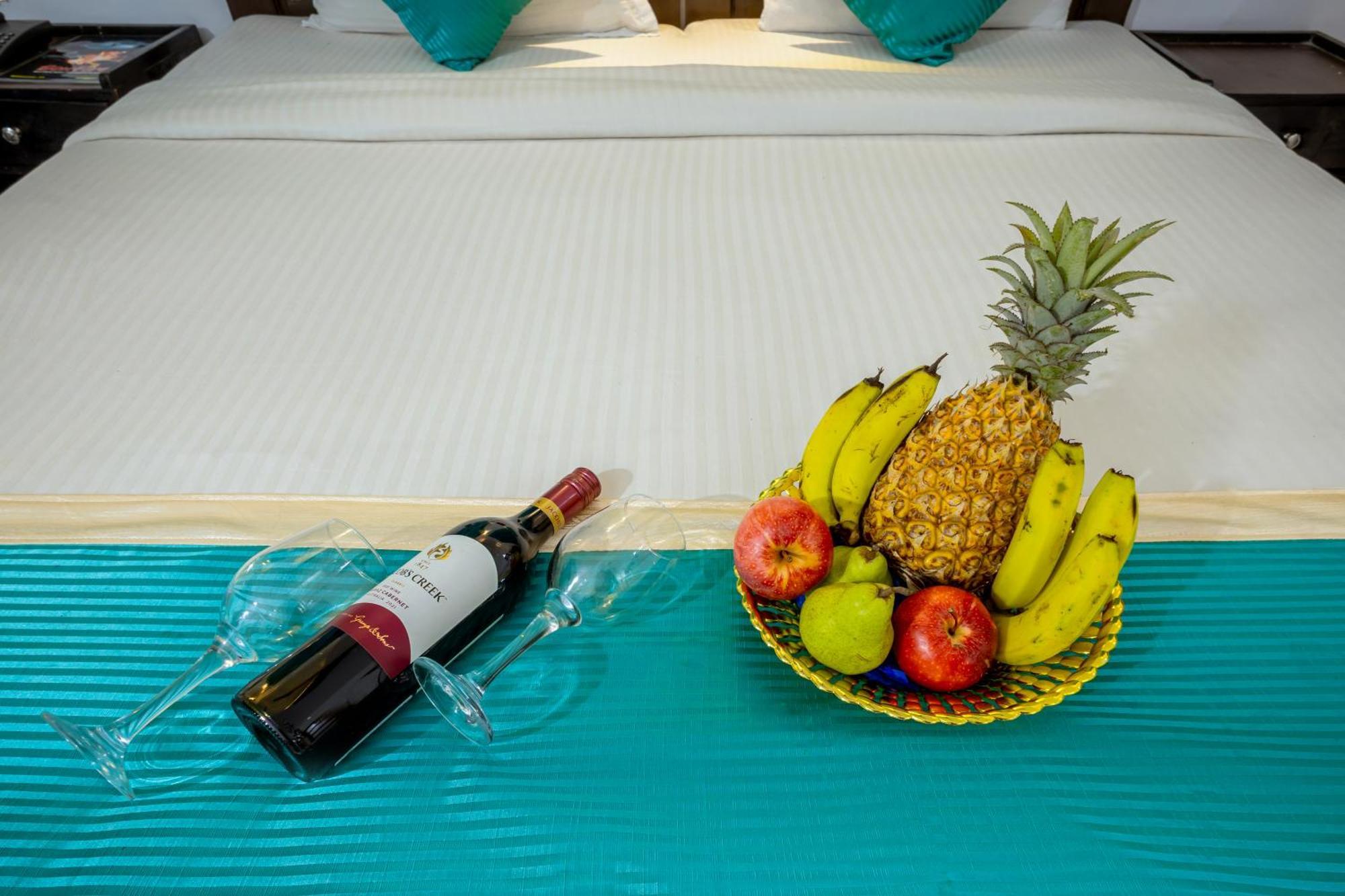 Baga Fantacia Beach Inn Калангут Экстерьер фото